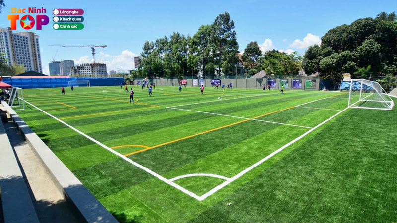 Top-10-san-bong-da-tai-bac-ninh-mat-co-dep-gia-hop-ly-bacninhtoplist