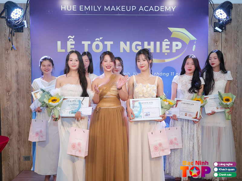 Hue-emily-makeup-academy-bacninhtoplist