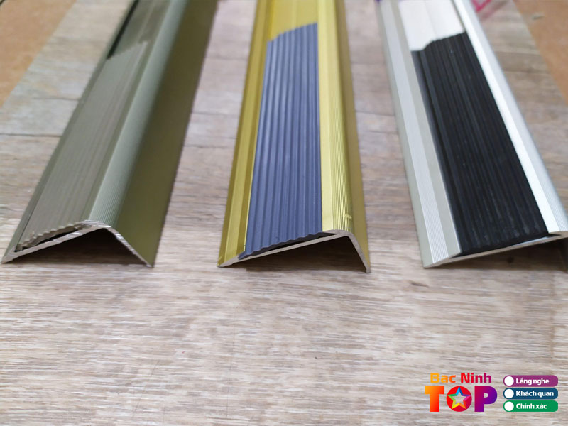 Tai-sao-nen-chon-mua-nep-chong-truot-cau-thang-bacninhtoplist