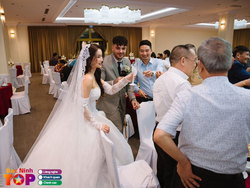 Nha-hang-dolphin-1-bacninhtoplist