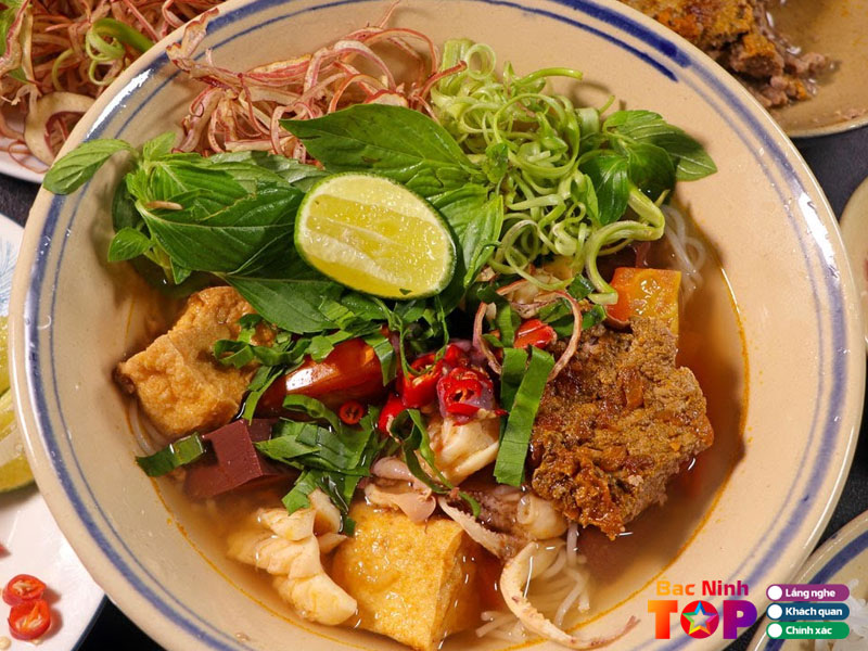 Quan-bun-rieu-hai-san-hu-tieu-mien-nam-bacninhtoplist