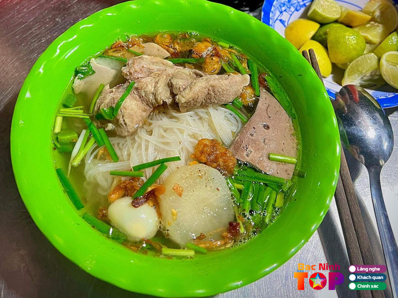 Quan-bun-rieu-hai-san-hu-tieu-mien-nam-27-huyen-quang-1-bacninhtoplist